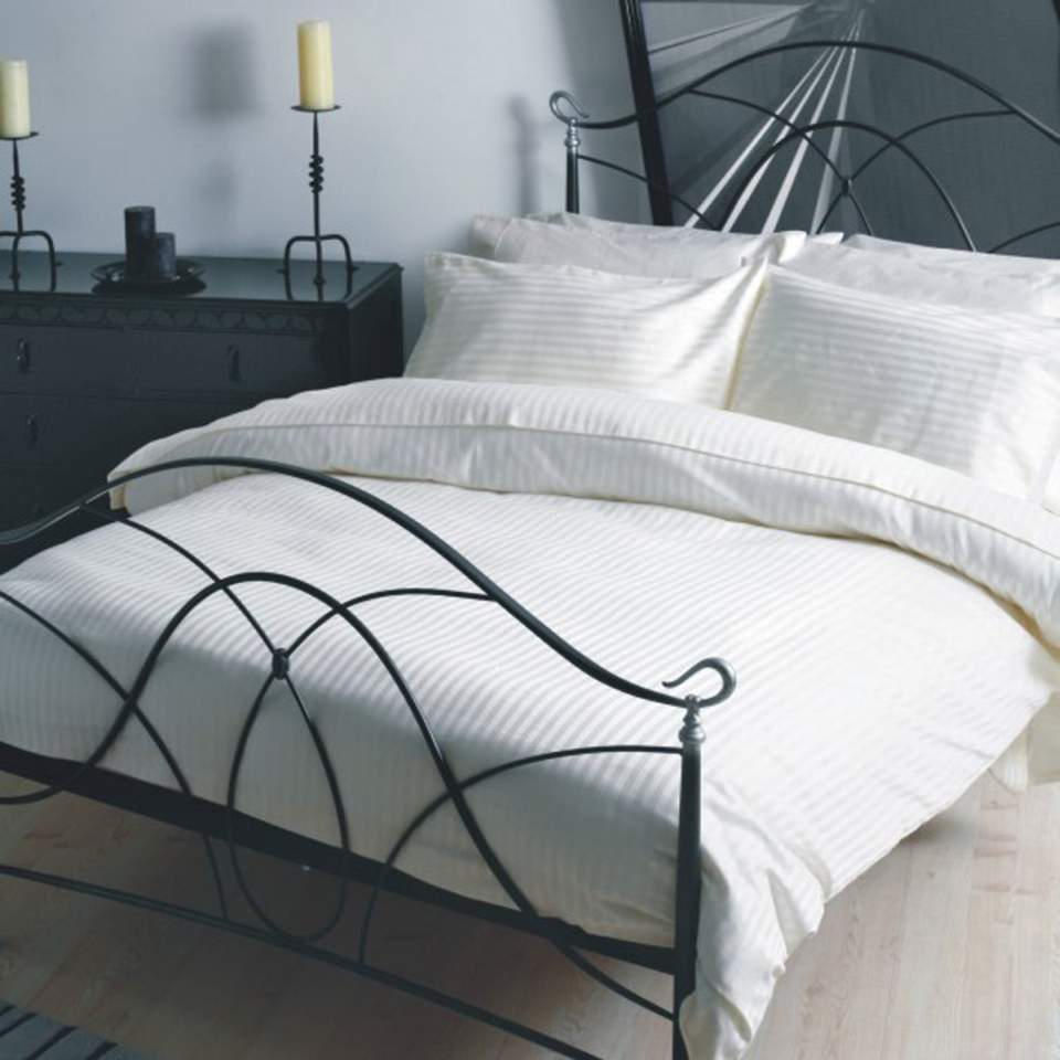 Hotel Suite Coordinated Bedding Set White