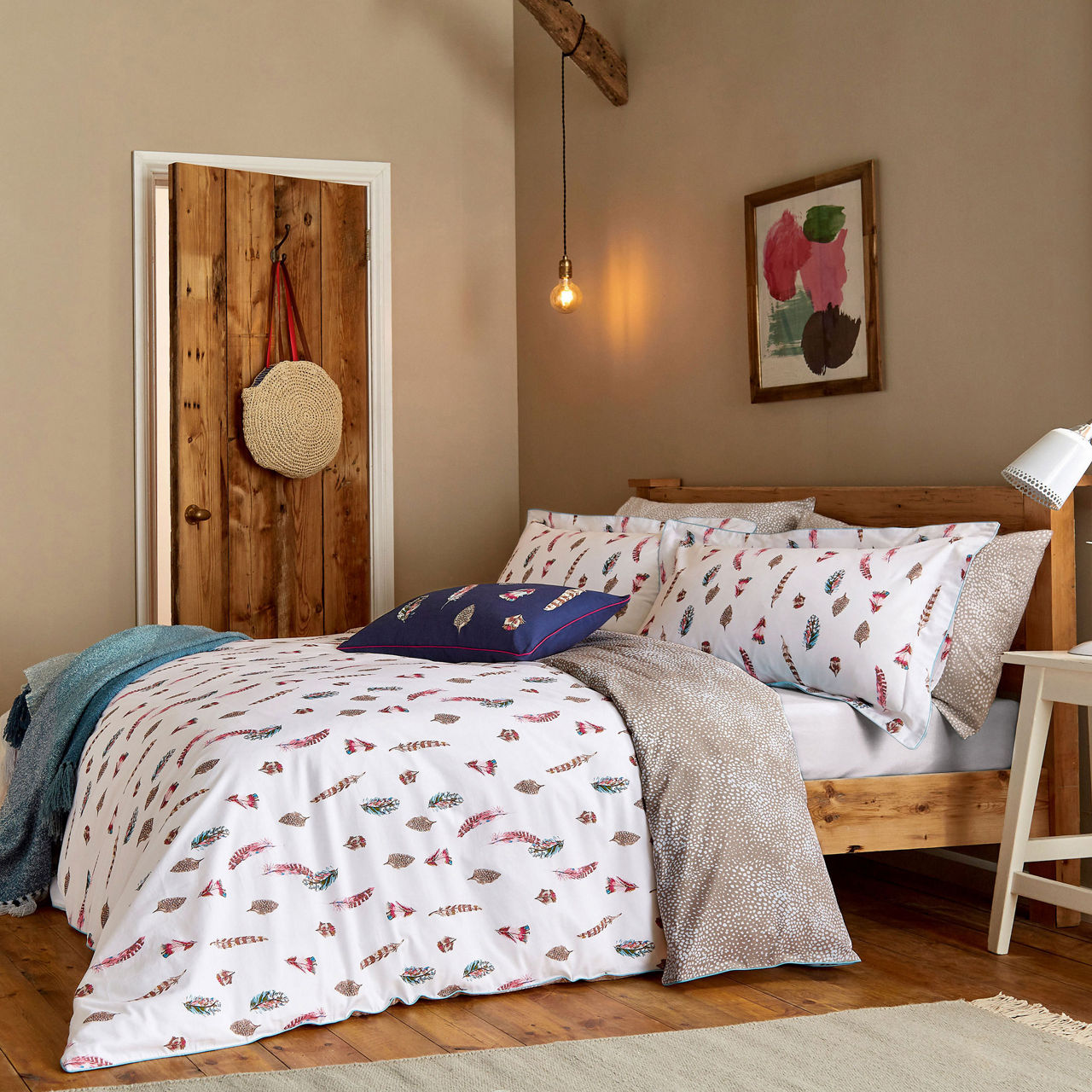 Feathers Coordinated Bedding Chalk