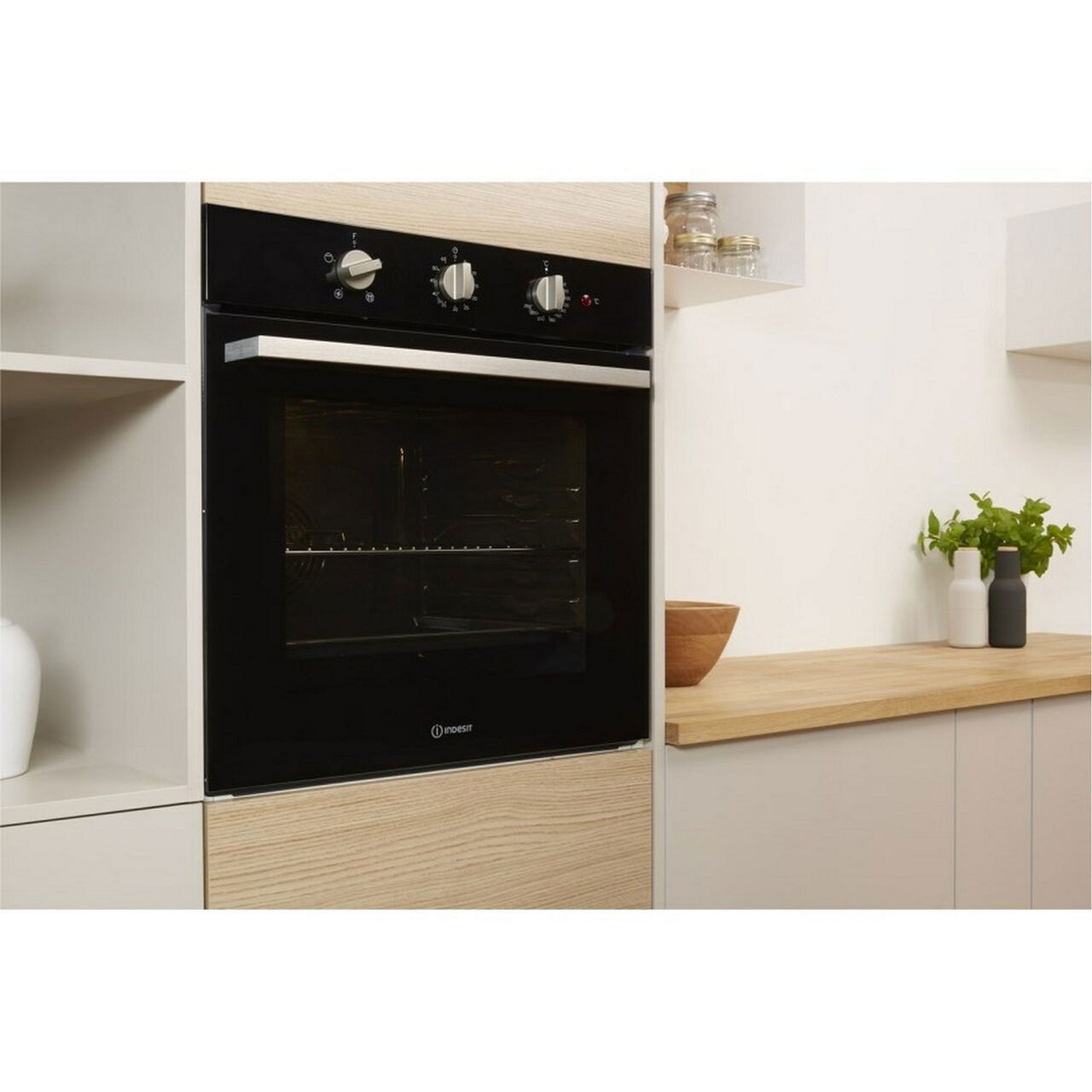 Aria Collection 66 Litre Single Oven With Easy To Clean