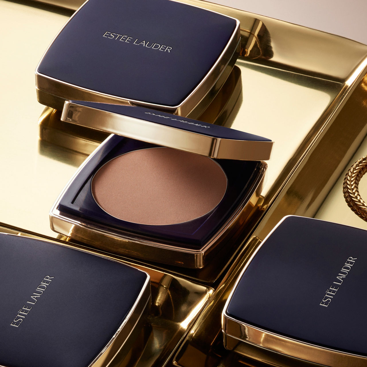 Double Wear Stay-in-Place Matte Powder Foundation SPF 10 - Refill Double Wear Stay-in-Place Matte Powder Foundation SPF 10 - Refill