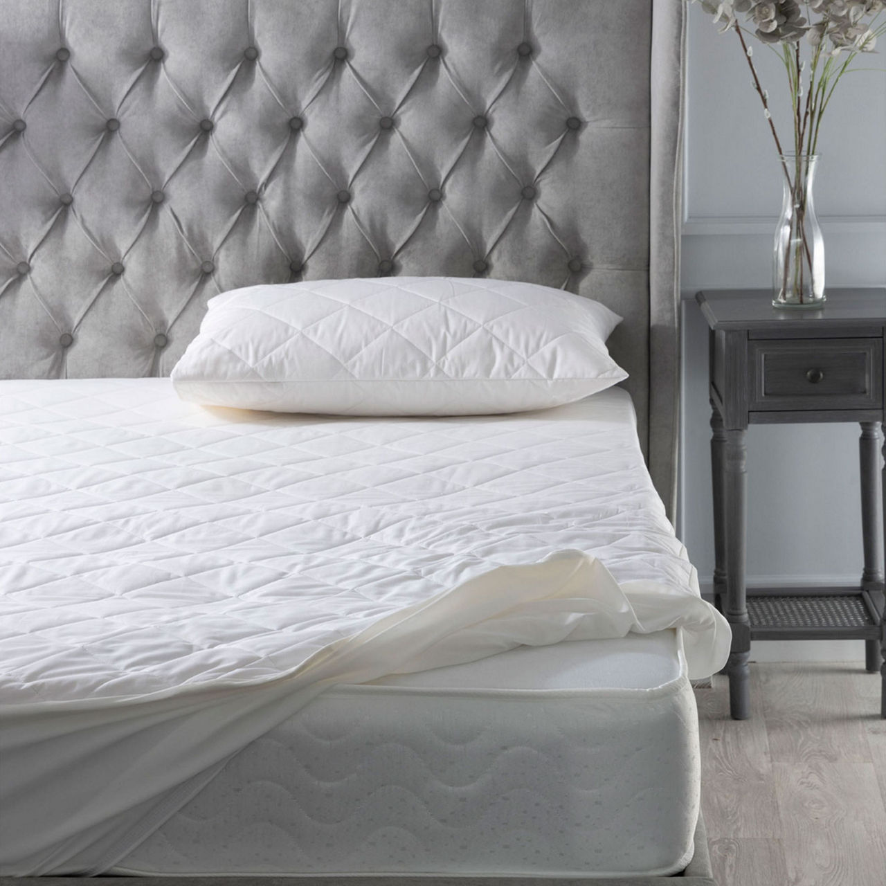 Hotel Suite Standard Pillow Protector