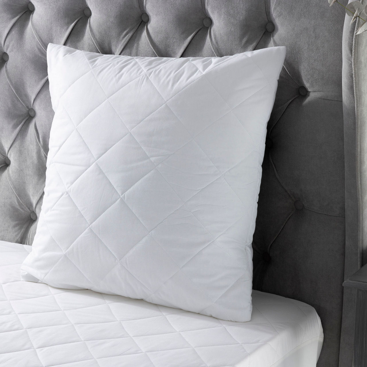 Hotel Suite Square Pillow Protector