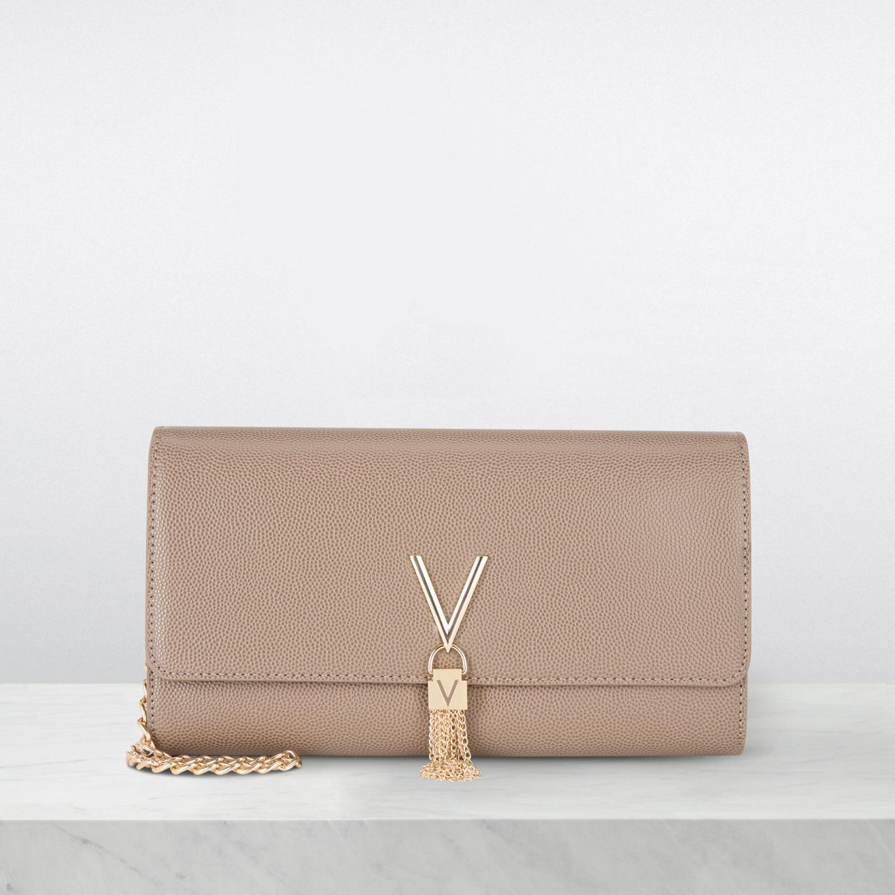 Divina Chain Clutch