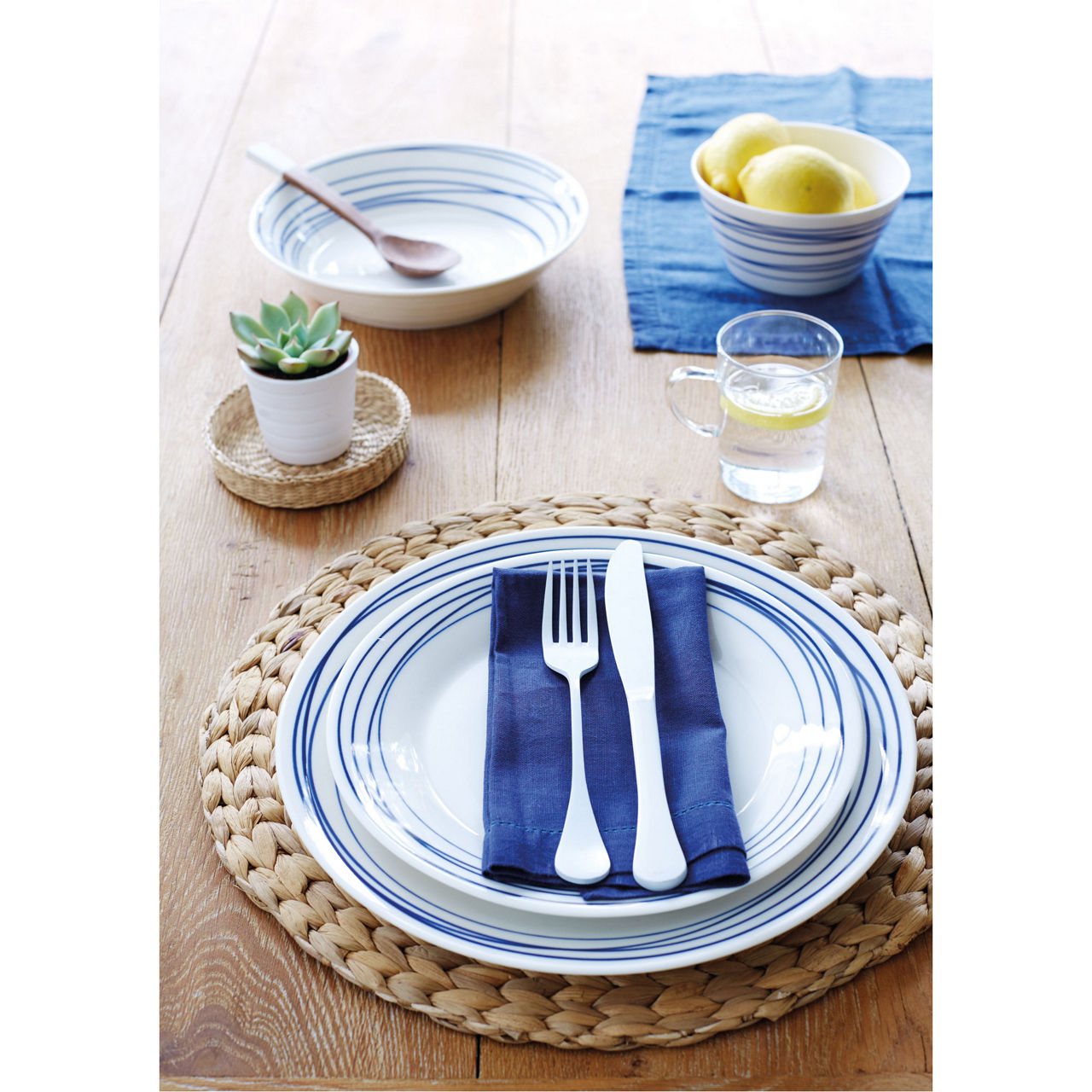 1815 Pacific Line 16-Piece Dinnerware Set 1815 Pacific Line 16-Piece Dinnerware Set