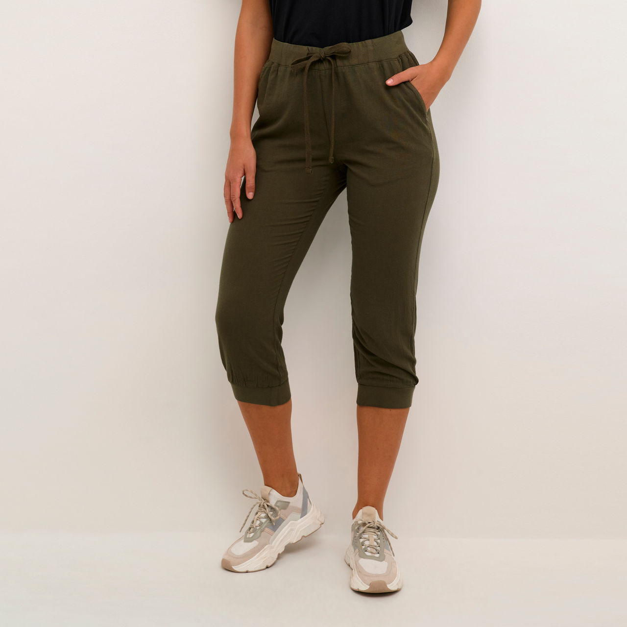 Naya Capri Cropped Joggers Naya Capri Cropped Joggers
