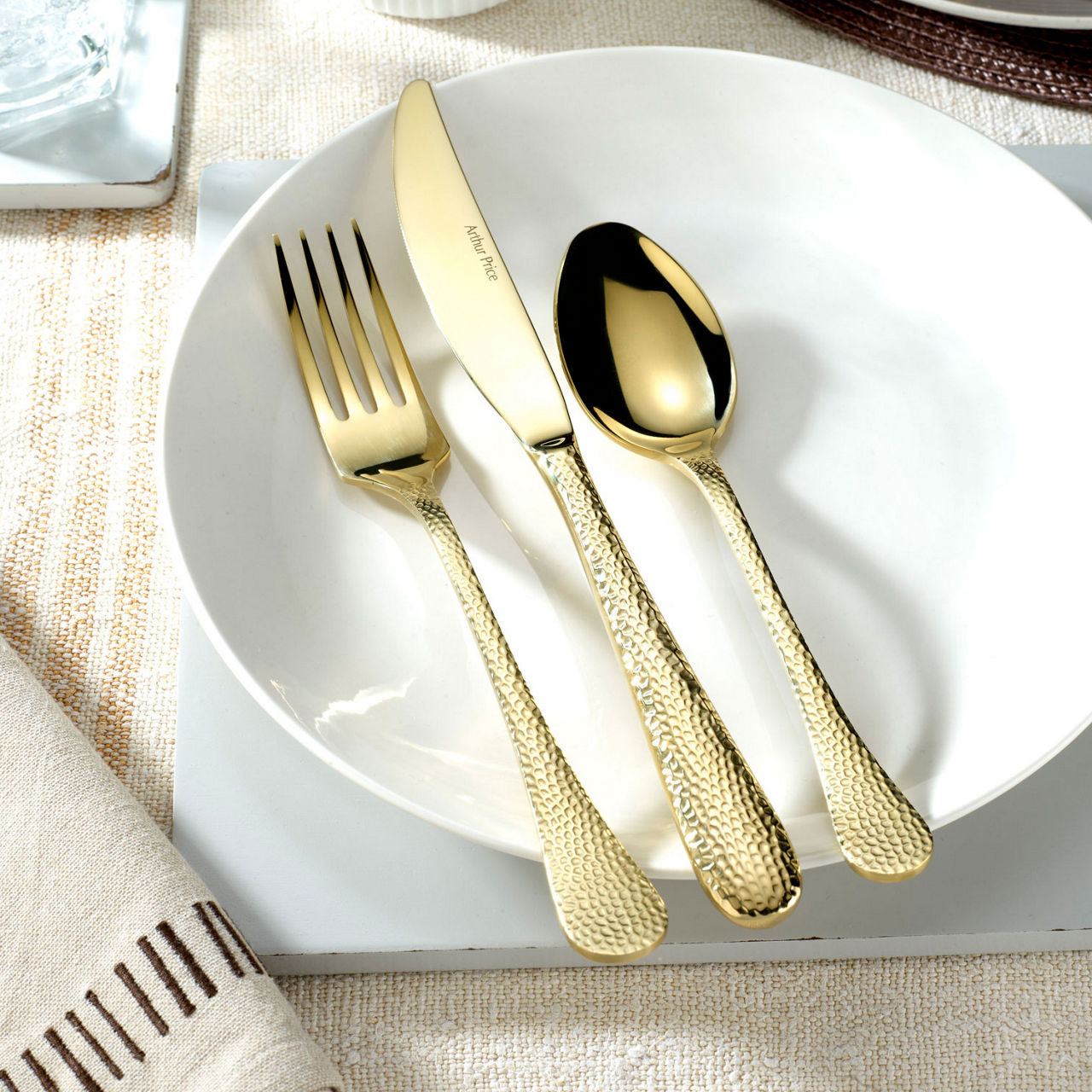 Champagne Avalon 16-Piece Cutlery Set