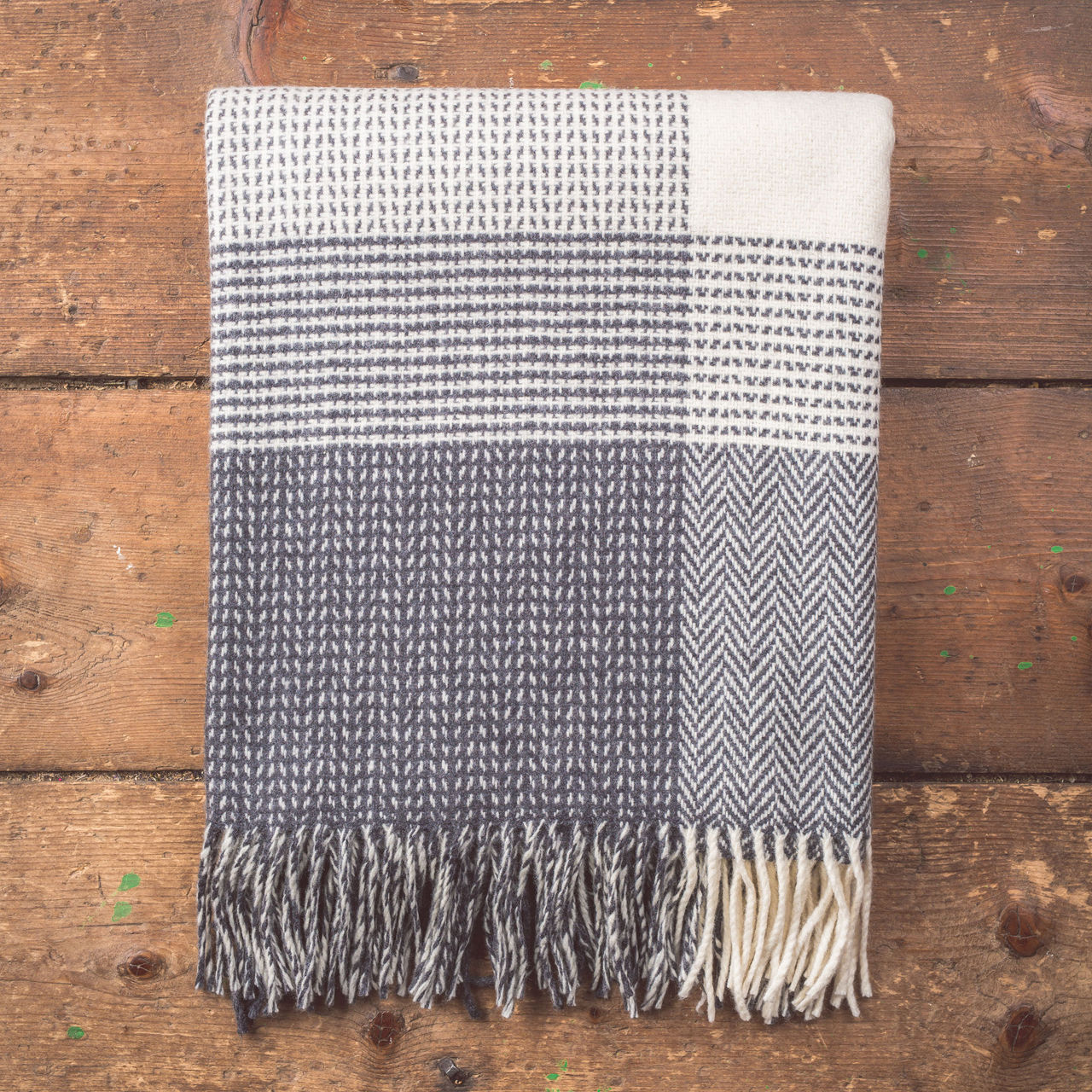 The Downpatrick Throw XL