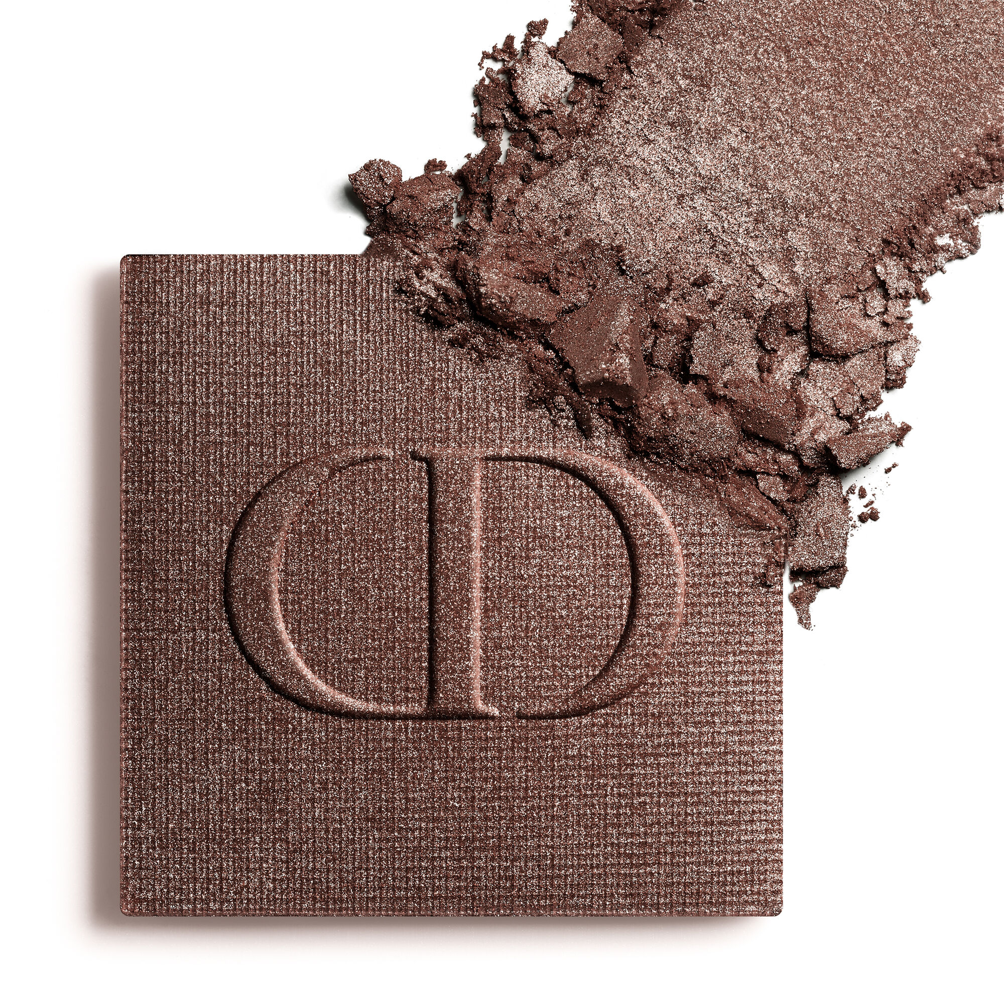 DIOR Diorshow Mono Couleur Couture eyeshadow in matte taupe-brown, shown as single pan with embossed CD logo and crushed powder swatch