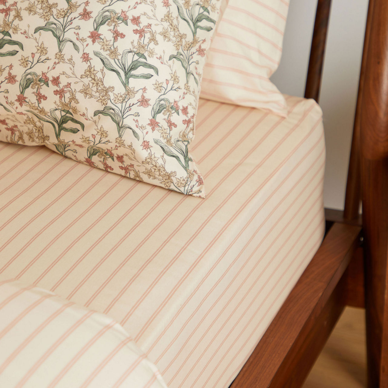 180 Thread Count Romantic Stripe Fitted Sheet