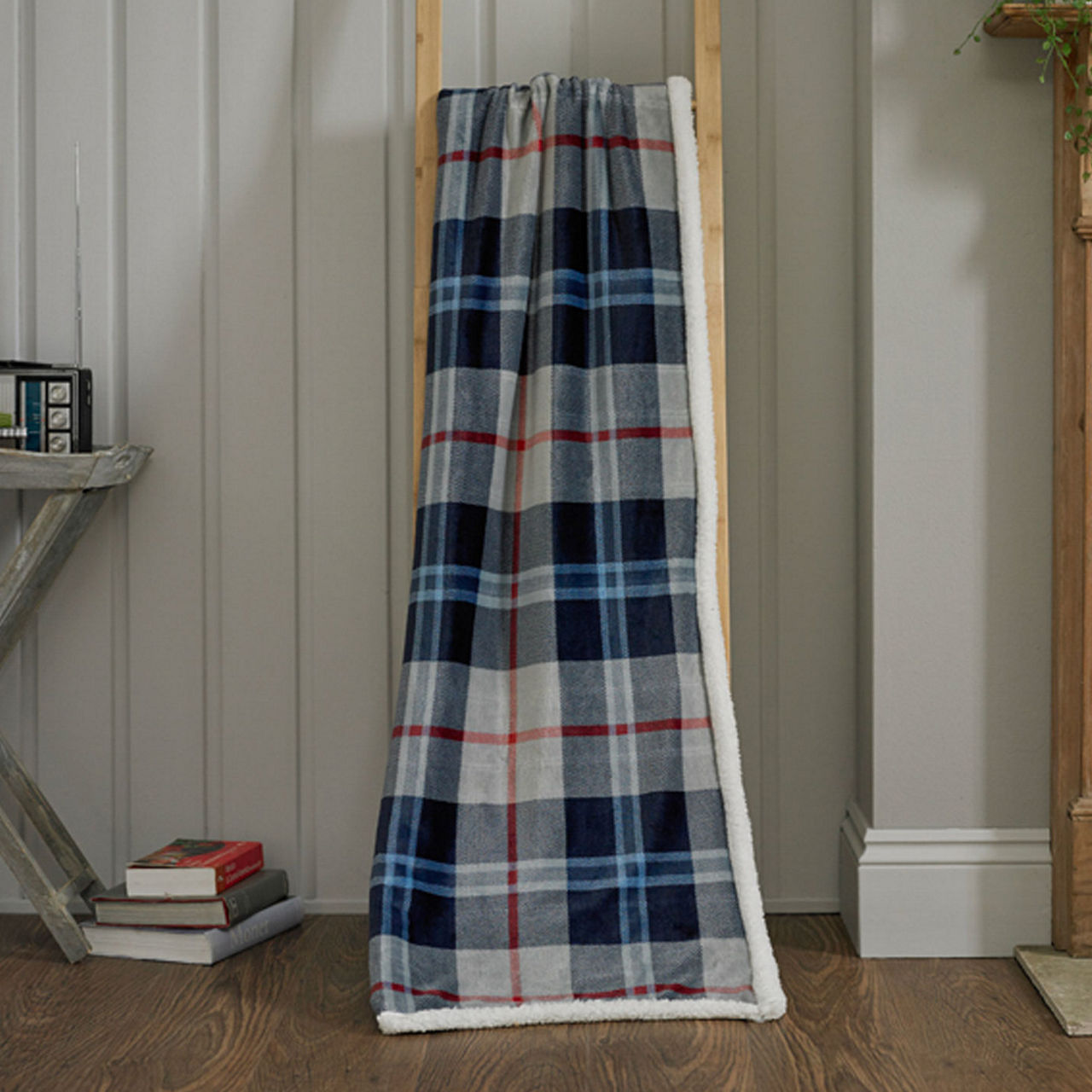 Douglas Throw Navy