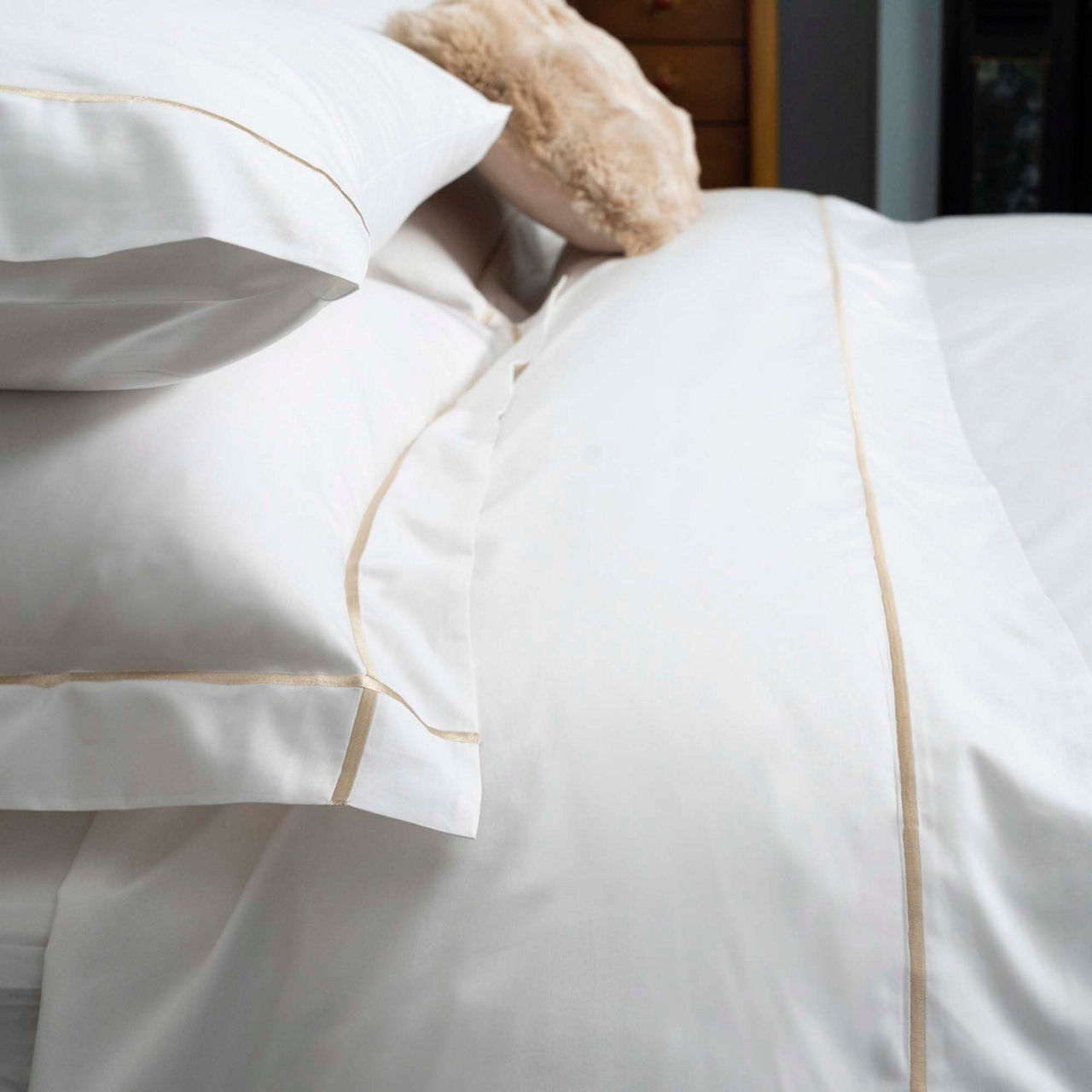 Sea Breeze Flat Sheet 310 Thread Count White-Gold Sea Breeze Flat Sheet 310 Thread Count White-Gold
