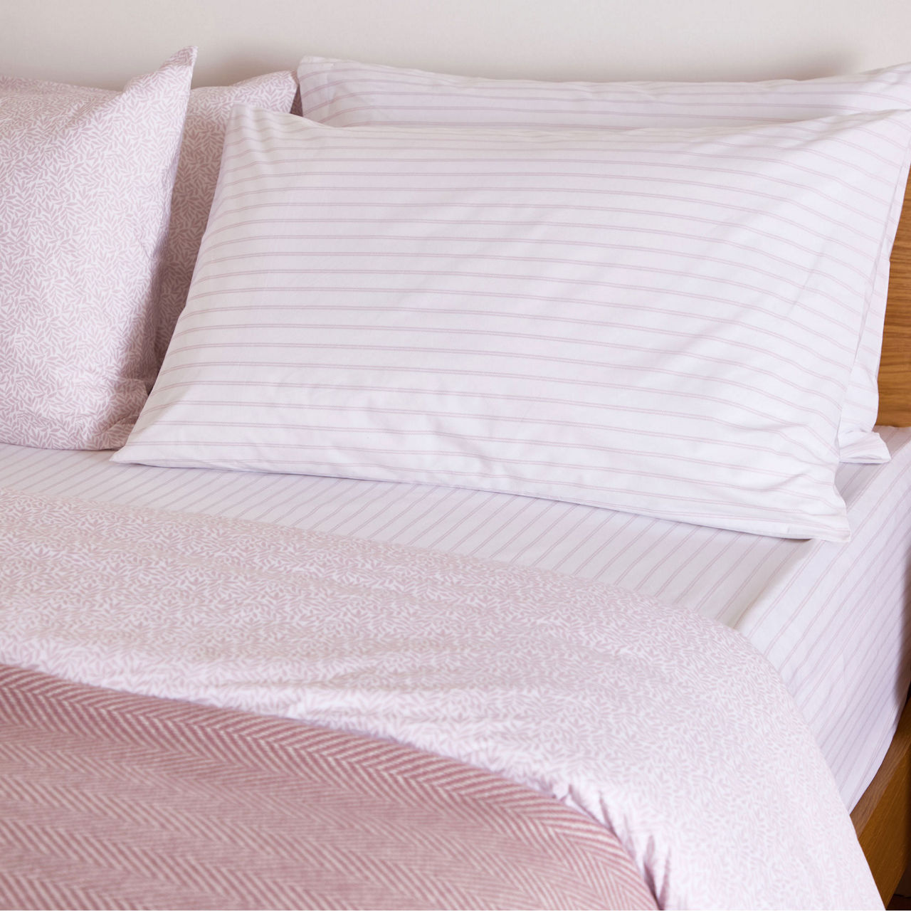 300 Thread Count Olivia Pillowcase Set