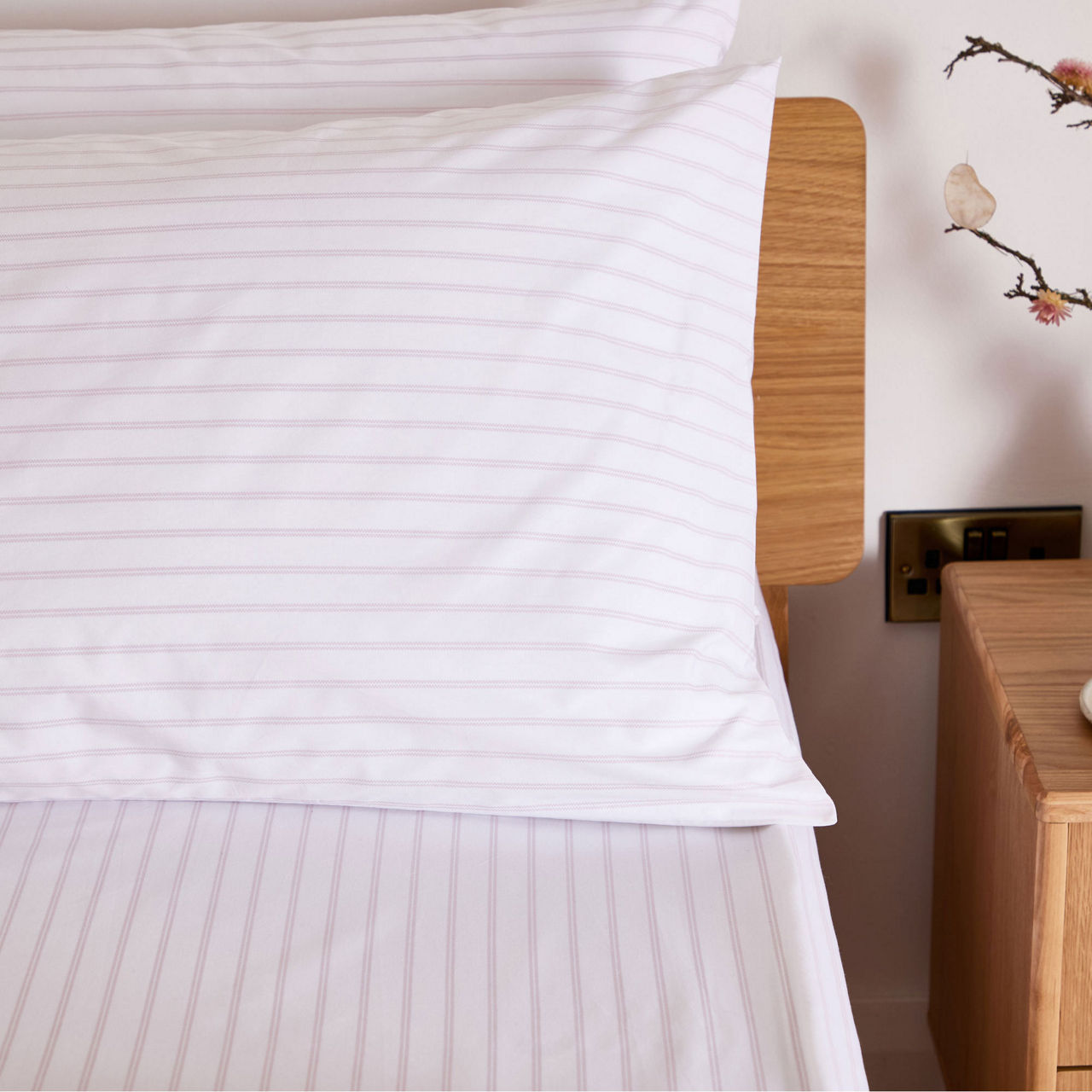 300 Thread Count Olivia Fitted Sheet