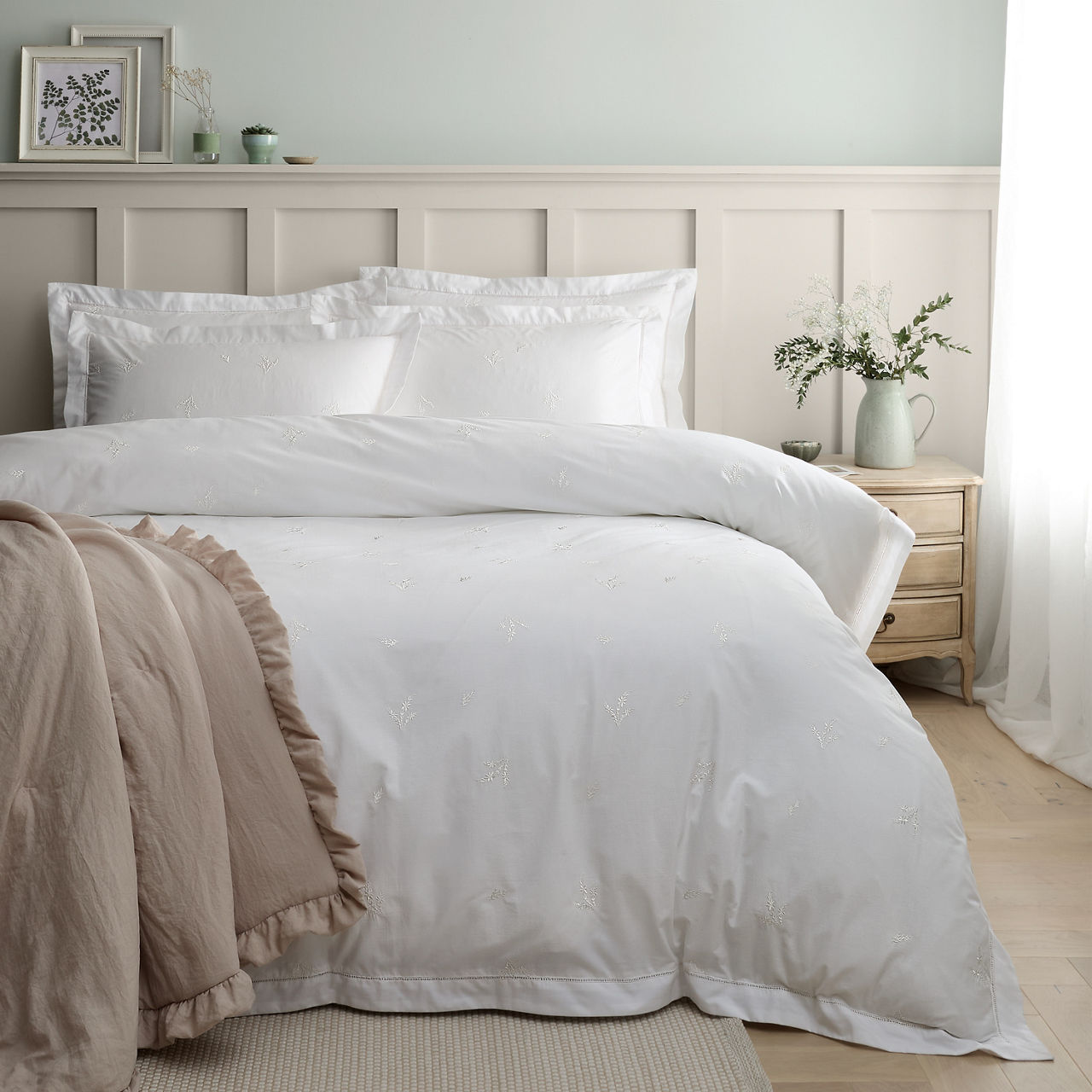 Lottie Embroidery Duvet Set White
