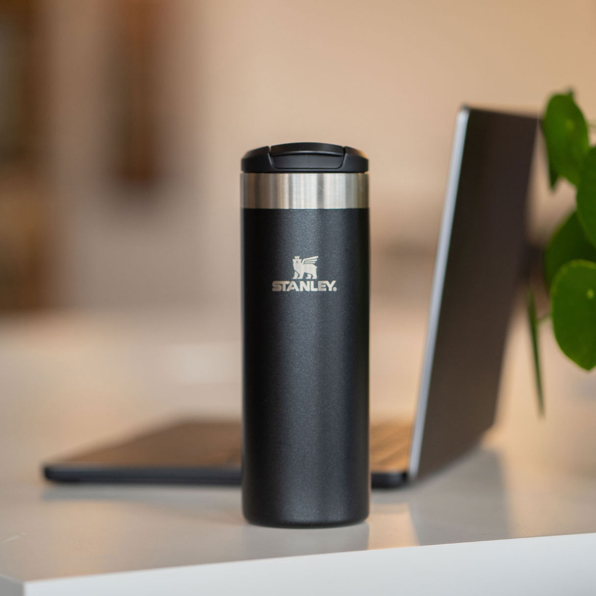 The Black AeroLight™ Transit Mug 0.47L