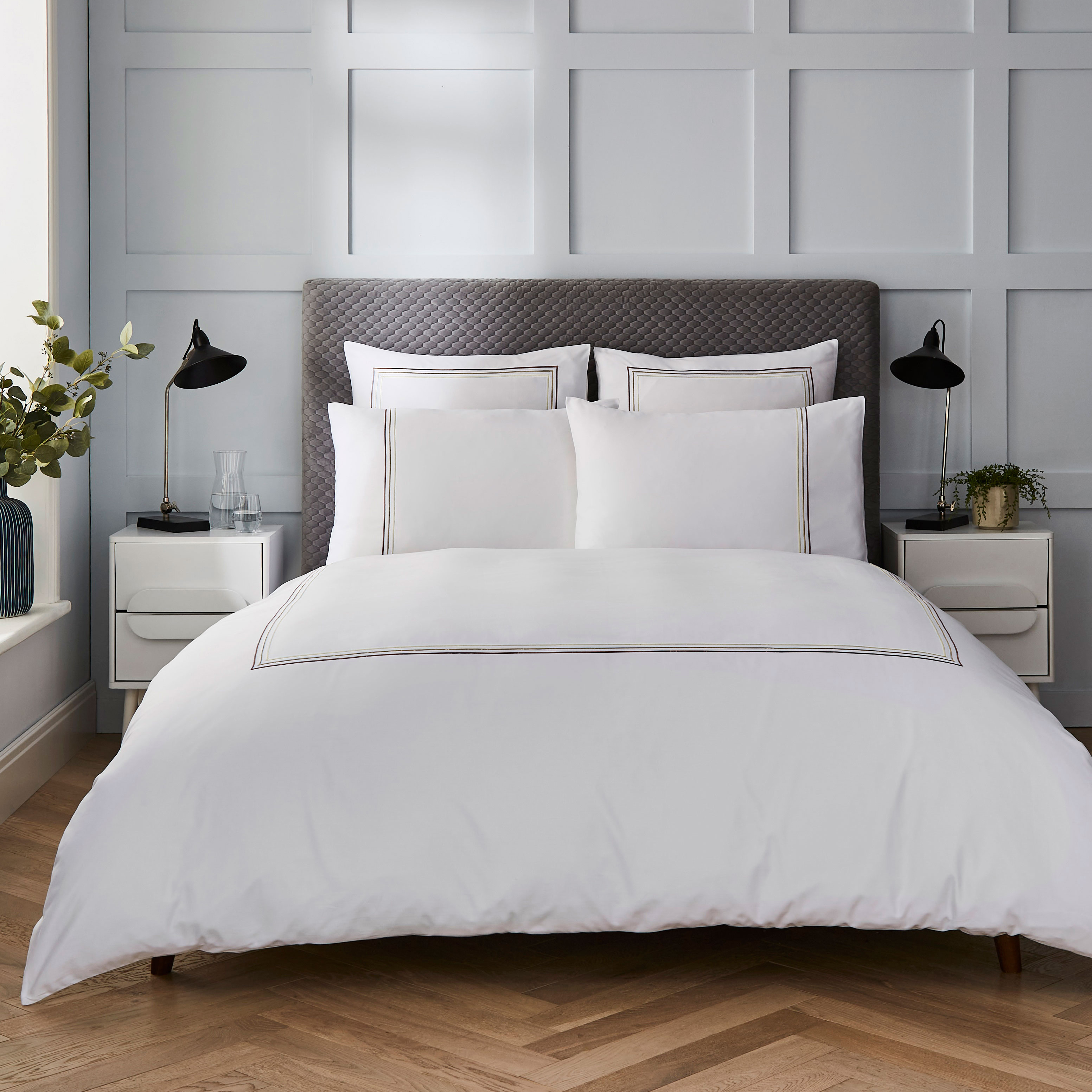 400 Thread Count Triple Row Cord Latte on White