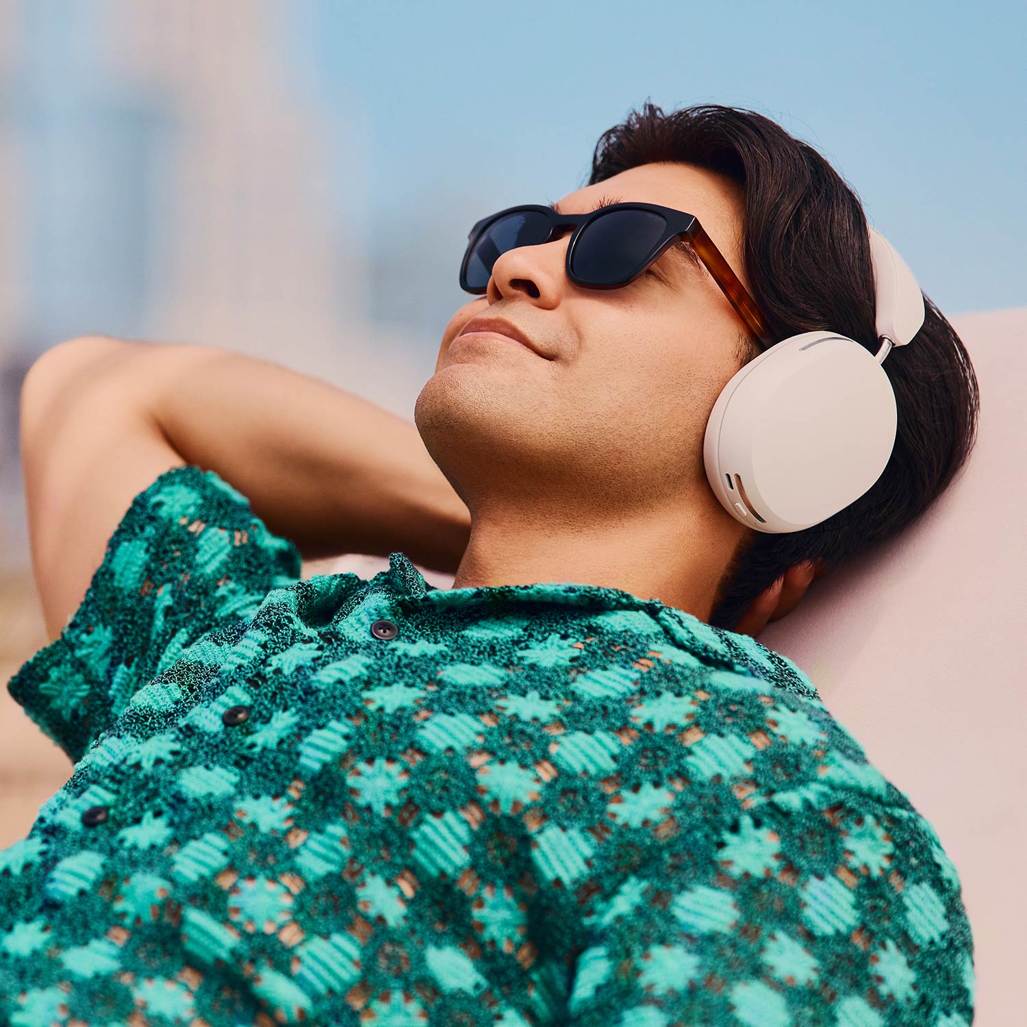 Travel tech gadgets and accessories for flights