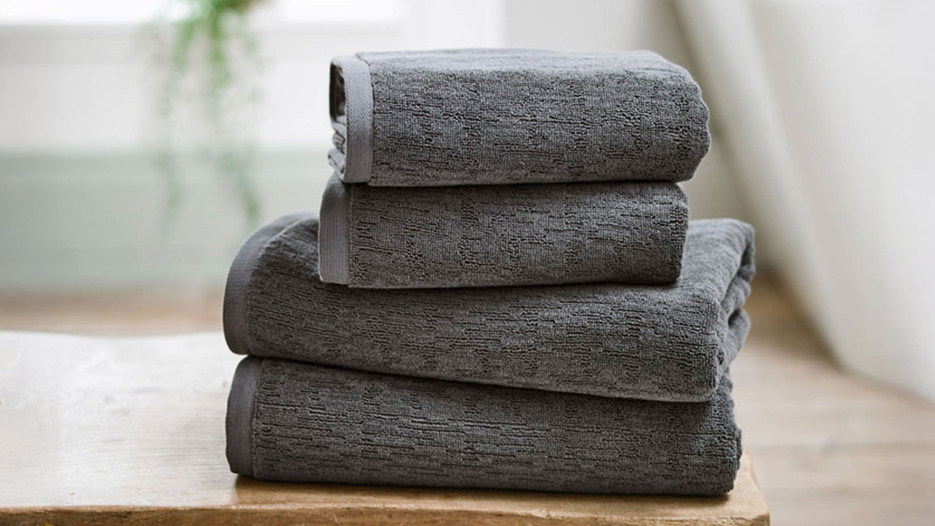 bathroom towels folded