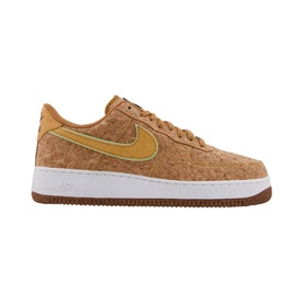 Nike Air Force 1 07 Trainers in cork-textured tan upper with gold Swoosh branding, white midsole, and gum rubber outsole