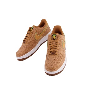 Nike Air Force 1 07 Trainers in cork-effect tan with gold swoosh branding, white midsole, gum rubber outsole, and lace fastening