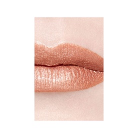 CHANEL Ultrawear Shine Liquid Lip Colour shown on lips in a warm nude peach shade with glossy, high-shine finish