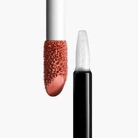 Chanel Ultra Wear Liquid Lip Colour in Beige Chic 164, dual-ended lip gloss showing textured applicator with nude-pink formula and clear gloss tip.