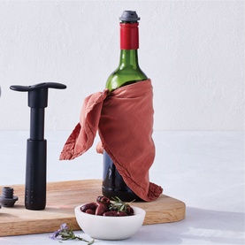 WA-137  Wine Pump & Three Stoppers