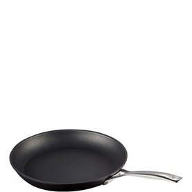 Le Creuset Toughened Shallow Fry Pan Non Stick 28cm in black with stainless steel handle, smooth non-stick interior