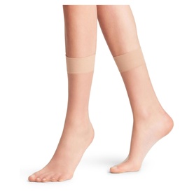 Model wearing Falke Shelina Anklet Socks in Powder, ultra-sheer knee-high anklets with non-reinforced toes and wide comfort band