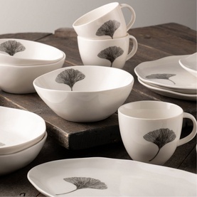 Belleek Ginkgo Leaf Dinner Plate Set of Four in white porcelain with grey ginkgo leaf motif