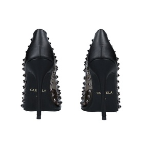 Kicker Stud Pumps