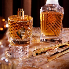 KILIAN PARIS Angels' Share Eau de Parfum Refillable 100ml, amber liquid in diamond-cut crystal flacon with gold cap, styled with decanter and tongs
