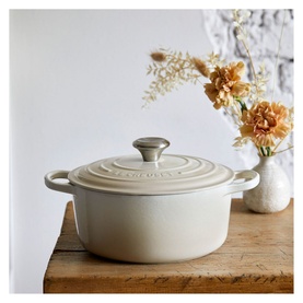 Signature Cast Iron Round Casserole 28cm