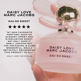 Marc Jacobs Daisy Love Eau So Sweet Eau de Toilette 100ml in pink floral bottle with gold cap, shown with five-star review overlay