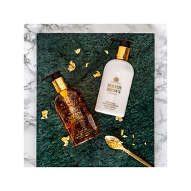 Mesmerising Oudh Accord & Gold Fine Liquid Hand Wash