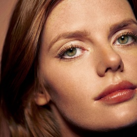 Model with Sisley Phyto-Khol Perfect, showcasing a defined eye look with warm nude lip and glowing complexion