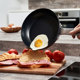 Ultimate Pro 20cm Frying Pan with Spout