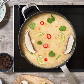 Ultimate Pro Saute Pan with Spout and Lid 28cm 