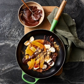 Signature Cast Iron Round Frying Pan With Wooden Handle 28cm