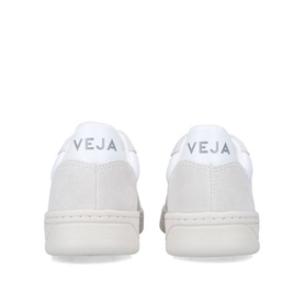 V-10 Lace-Up Trainers