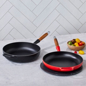 Signature Cast Iron Round Frying Pan With Wooden Handle 28cm