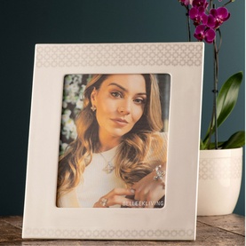 Daisy Dot 8 x 10 Frame