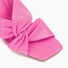 Magnet Twist Knot Mule