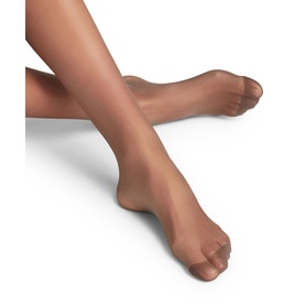 Falke Pure Matt Tights in Light Grey, 20 denier matt finish, shown on model's legs and feet, reinforced toe detail visible