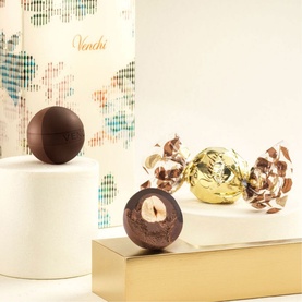 Baroque Medium Hamper With Assorted Chocolates 400g