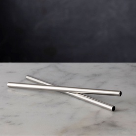 Kilner Barware Short Steel Drinking Straws in silver, two stainless steel straws crossed on a marble surface