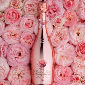 Petalo Manzoni Moscato Ros&eacute; Manzoni Moscato Spumante Dolce Gift Box 750ml