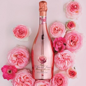 Petalo Manzoni Moscato Ros&eacute; Manzoni Moscato Spumante Dolce Gift Box 750ml