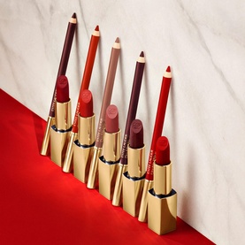 Est&eacute;e Lauder Double Wear 24H Stay-In-Place Lip Liner in Plum, 1.2g, shown with matching lipsticks in red and nude shades with gold packaging