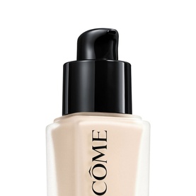 Lanc&ocirc;me Teint Idole Ultra Wear Foundation in a glass bottle with black pump dispenser, pale ivory shade visible at base